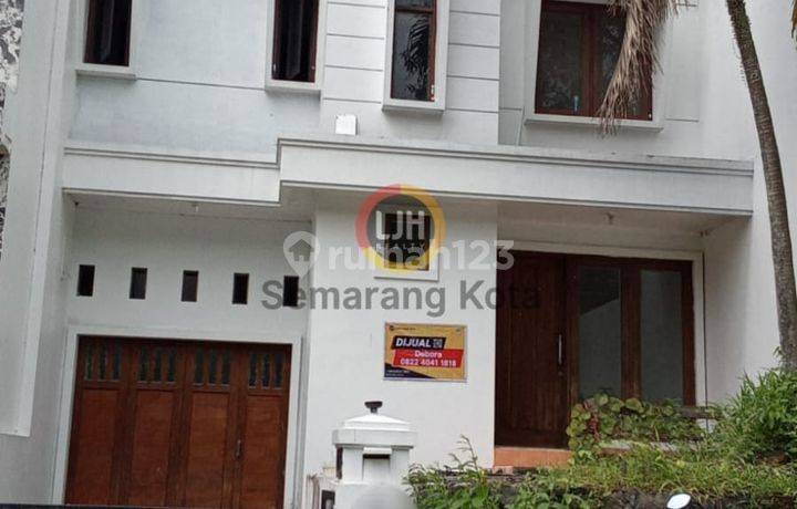 Rumah siap huni di Graha Candi Golf