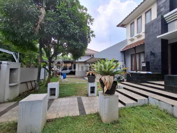 Rumah Bergaya Villa dengan Halaman Luas di Bukit Cinere Rumah Bergaya Villa dengan Halaman Luas di Bukit Cinere
