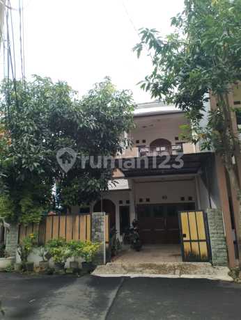 House for Quick Sale: Luxurious, Spacious, Strategic Location, Just a Step to Krukut Toll Road. House for Quick Sale: Luxurious, Spacious, Strategic Location, Just a Step to Krukut Toll Road.