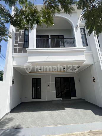 2-Story House Ready to Occupied in Ui Tanah Baru Complex Depok 2-Story House Ready to Occupied in Ui Tanah Baru Complex Depok