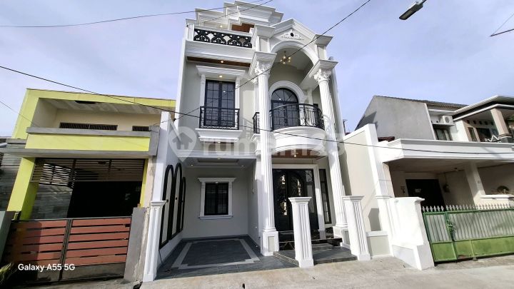 Rumah Desain.american Klasik di Pancoran Mas Depok