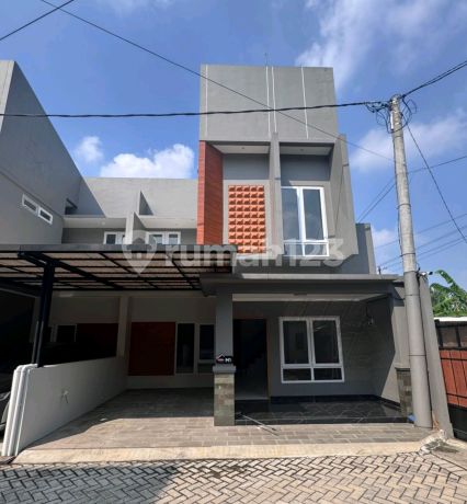 Rumah Siap Huni.2 Lantai Dekat Pintu Tol Desari