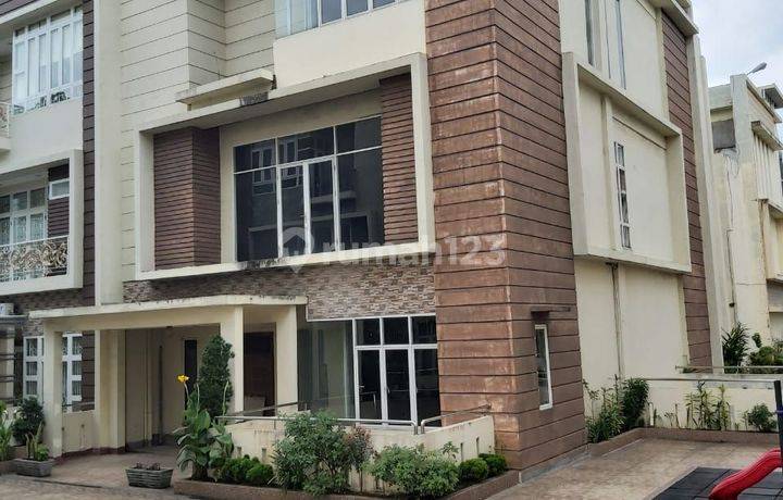 Rumah Konsep Double Decker Villa Makmur Garden