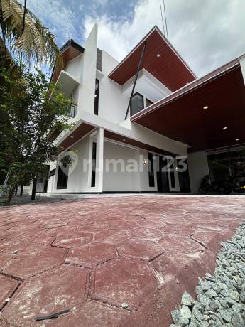 2-Story House a Step Away from LRT Station