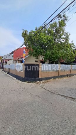 Rumah Huk Dengan Tanah Luas Cocok Untuk Berkebun