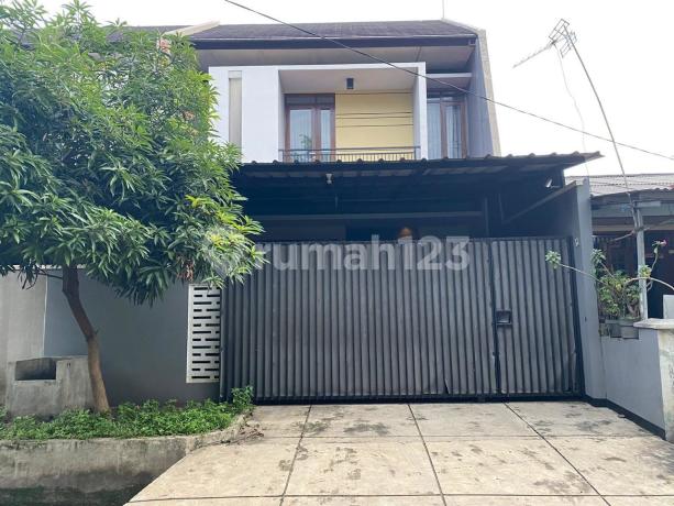 Rumah Luas Modern 2 Lantai Bebas Banjir di Pondok Gede Bekasi