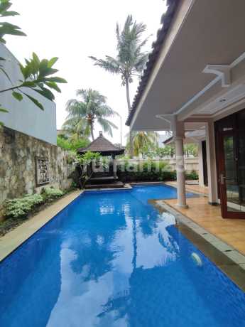 Rumah Hook Murah di Sektor 9-Bintaro Ada Kolam Renang 2 Lantai