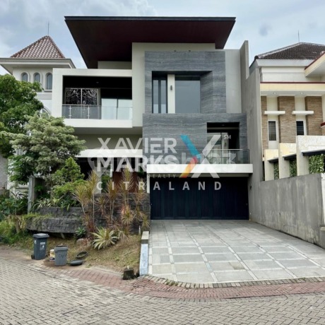 Luxury House Citraland Golf Garden Semi Furnished