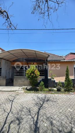 For Sale, Ready-to-Occupy House in Sidoarjo, New SHM, Well Renovated For Sale, Ready-to-Occupy House in Sidoarjo, New SHM, Well Renovated