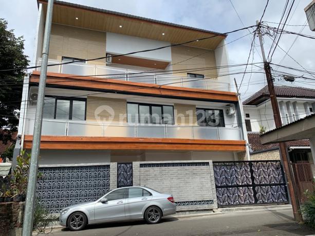 Down Again! Ready-to-Occupy Semi-Furnished 3-Story House in Cigadung.