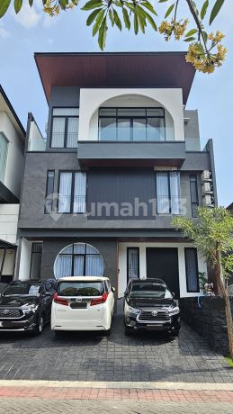 Rumah Mewah 3 Lantai SHM di Selangkah ke Pakuwon Mall Sby Barat