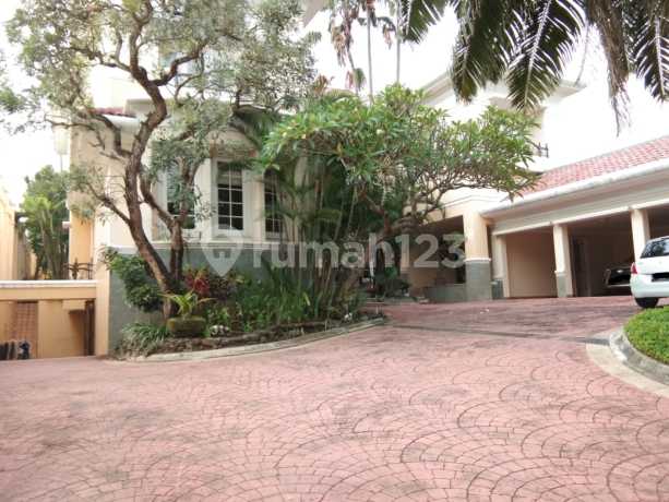 Murah Rumah Mewah Golf View Citraland Utama dengan Kolam Renang Murah Rumah Mewah Golf View Citraland Utama dengan Kolam Renang