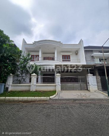 Rumah Villa Royal Pakuwon City Strategis Siap Huni