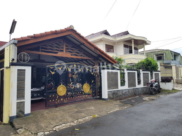 Rmh 2 lantai di Bogor Tengah Strategis dekat Mall dan Stasiun Rmh 2 lantai di Bogor Tengah Strategis dekat Mall dan Stasiun