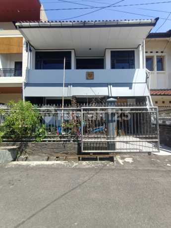 Ready-to-Occupy House at an Attractive Price in Cikutra, Close Access to Gedung Sate, Bandung City Ready-to-Occupy House at an Attractive Price in Cikutra, Close Access to Gedung Sate, Bandung City