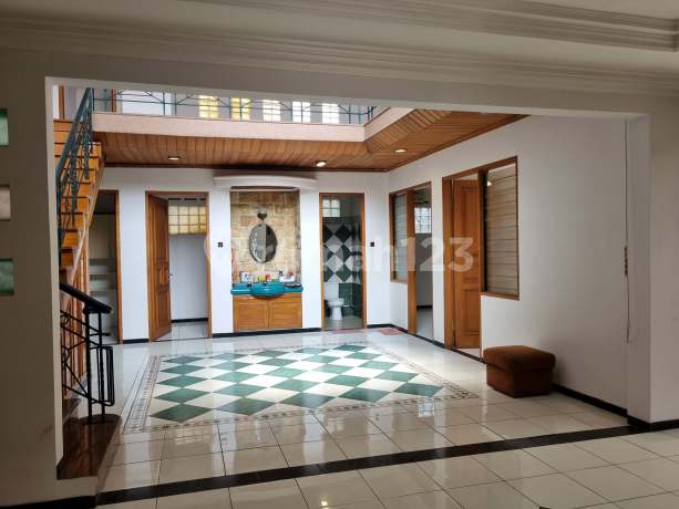 For sale strategic house in East Kembar area - Bandung