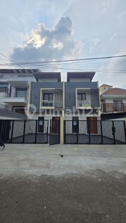 Bebas Banjir, Rumah, 2 Lantai, Shm,Meruya Selatan Jakarta Barat