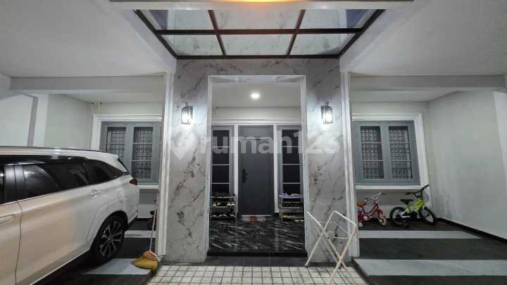 Exclusive Darmo Sentosa Raya Single Row House Semi-furnished 3BR Exclusive Darmo Sentosa Raya Single Row House Semi-furnished 3BR