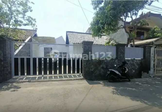 Rumah Terawat di Tengah Kota Bandung Jalan PLN Ciateul Bandung Rumah Terawat di Tengah Kota Bandung Jalan PLN Ciateul Bandung