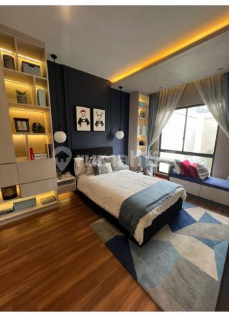 Rarely for Sale, Mozart House in Gading Serpong, Fully Furnished Interior, Swimming Pool, Lake View: 272M (12x23m)Land Area: 286 m²Building Area: 4 + 1 Servant Rooms, 5 + 1 Servant BathroomsDimensions: 12 x 23Orientation: NorthPower: 16,000 WattsCertificate: Ready for AJB (Sale and Purchase Deed)Water: PDAM- Flood-Free- Lake View- Fully Furnished
