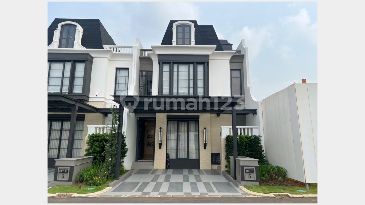 Classic House in The Springs Gading Serpong, Serene Environment