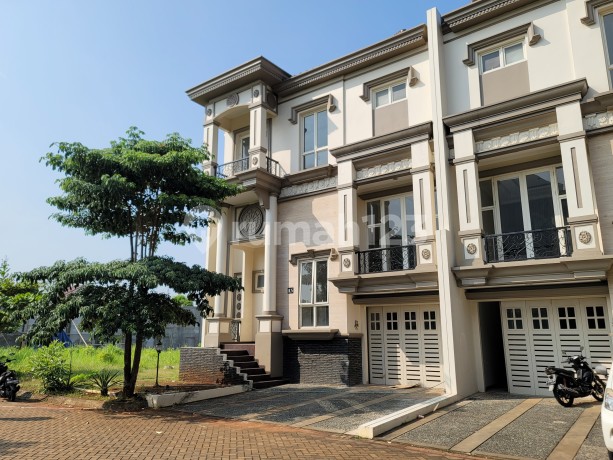 Rumah Baru Desain Neo Klasik, Garansi 12 Bulan