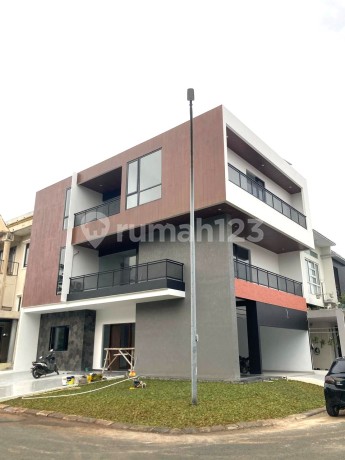 Dijual Rumah Ada Private Lift di Sutera Flamboyan Alsut