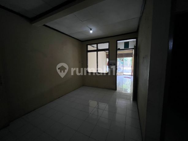 Rumah Tua Hitung Tanah di Komplek Muarasari Kota Bandung Rumah Tua Hitung Tanah di Komplek Muarasari Kota Bandung