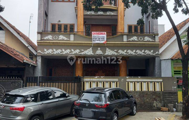 Ruko 3 Lantai & Rooftop Bagus Lt 550 m2 Boulevard Graha Raya
