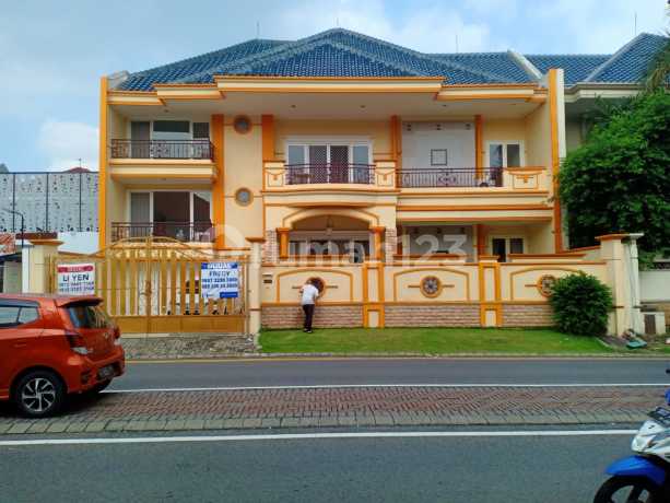 Commercial Business Area in Citraland, Suitable for Culinary Business, Large Office, Villa, Garden, Citraland Gate.