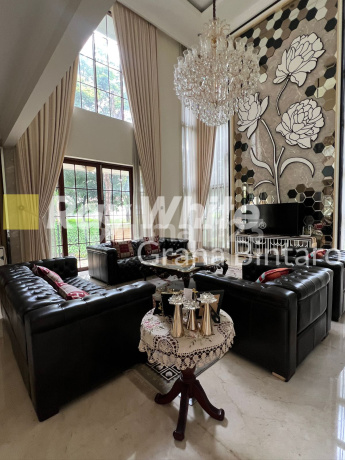 Exclusive and Strategic Residence in Bukit Menteng
