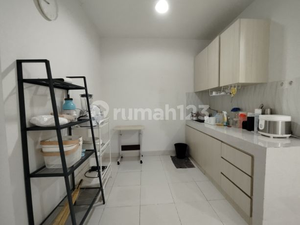 Apartment Siap Huni di Lantai 15 View Aeon Mall Lokasi Strategis Sentul City, Bogor