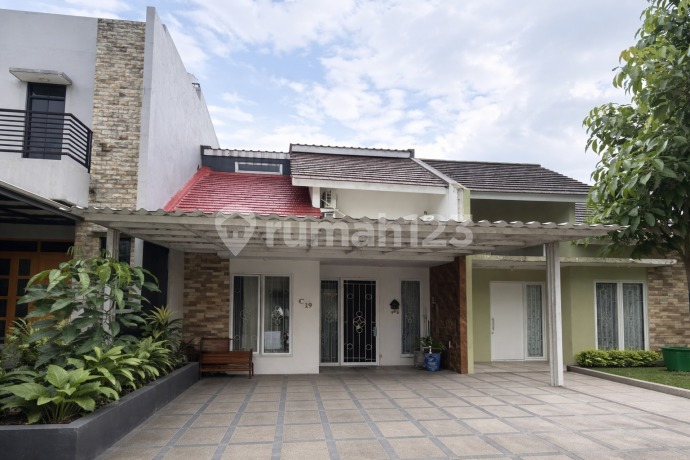 Rumah Minimalis Aesthetic dengan Mejanin View Pegunungan Sentul Alaya Sentul City Bogor Rumah Minimalis Aesthetic dengan Mejanin View Pegunungan Sentul Alaya Sentul City Bogor
