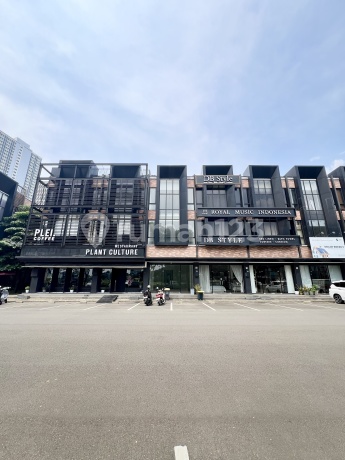 Prime Area! Hadap Jalan Utama! Ruko Di Kawasan Bisnis Dan Pusat Alam Sutera Hadap Jalan Boulevard! Kawasan Terbaik Untuk Usaha Dijamin Suka! Woodlake Alam Sutera