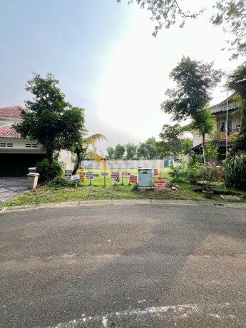 Negotiable Until Deal! Blue Lake Garden in the Elite Area of Lippo Karawaci! A Cool, Green Residence with Guaranteed Security