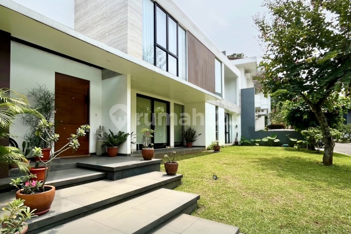Hunian Rasa Villa! A Rare Corner Home At Vermont Parkland Bsd City! Kawasan Elite Lokasi Terbaik Lingkungan Sangat Hijau