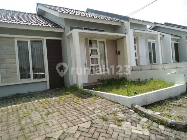 1364. Perum Jade Hamlet Jade, Hulaan, Menganti, Gresik 1364. Perum Jade Hamlet Jade, Hulaan, Menganti, Gresik