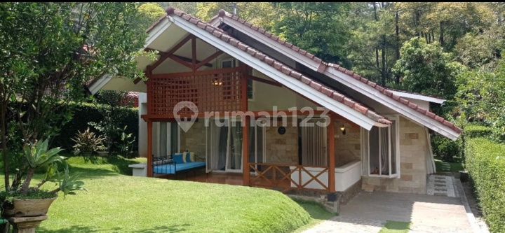 1915. Villa Siap Huni Grand Whiz Trawas Mojokerto