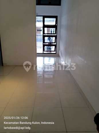 Taman Holis Indah, Bandung Rumah Bagus 1,5 Lantai Siap Huni