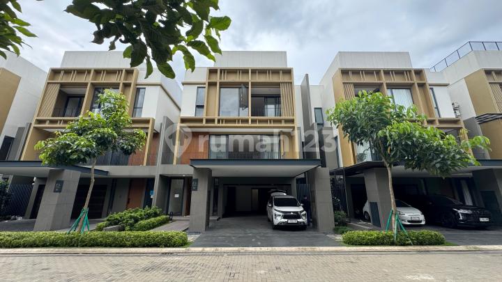 Dijual Rumah 3 Lantai Mewah Enchante BSD Fasilitas Lengkap Cluster Premium