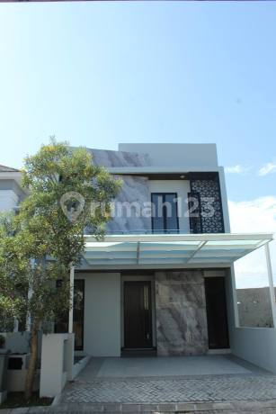 Rumah Modern Dian Istana Wiyung Graha Family Expat Cafe SHM