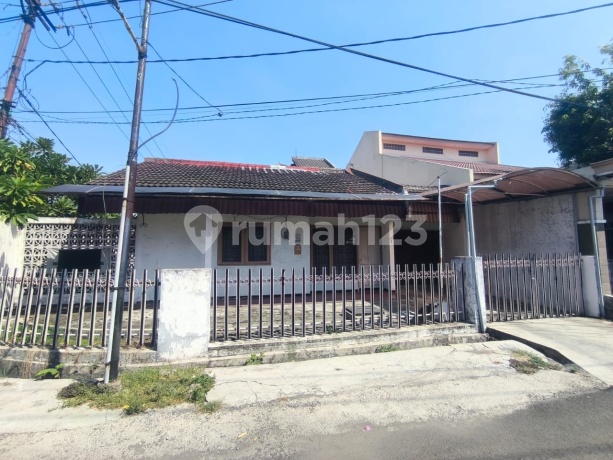 Rumah Hitung Tanah Kutisari Indah Selatan, Kec. Tenggilis Mejoyo, Surabaya Timur. Dekat Kampus Uk Petra - Siwalankerto, Raya Ahmad Yani - Rungkut Industri - Berbek Industri, Gate Tol Berbek ( Waru - Juanda Airport ), Dll. Rumah Hitung Tanah Kutisari Indah Selatan, Kec. Tenggilis Mejoyo, Surabaya Timur. Dekat Kampus Uk Petra - Siwalankerto, Raya Ahmad Yani - Rungkut Industri - Berbek Industri, Gate Tol Berbek ( Waru - Juanda Airport ), Dll.