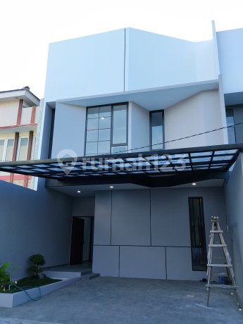 New 2-Story House in Kalikepiting, Tambaksari District, East Surabaya. Close to Raya Dharmahusada Indah, Gubeng, Galaxy Mall, Widya Mandala Kalijudan Campus, Unair Campus, Rsia Waron Hospital, Dr. Soetomo General Hospital, Babatan Pantai, Pakuwon City, Mulyosari, Sutorejo.