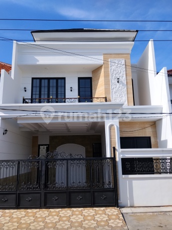 Dijual Rumah Baru 2 Lantai Semi Classic Babatan Pantai, Surabaya Timur. Dekat Kampus Its - Widya Kartika, Raya Mulyosari, Sutorejo, Pakuwon City, Perumahan The Grand Kenjeran, Raya Kenjeran, Dll.