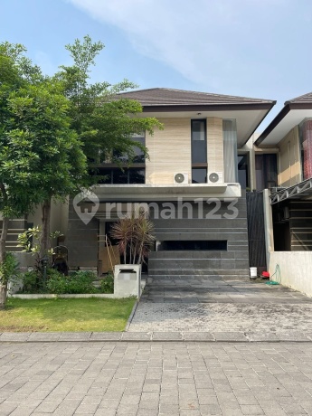 Rumah 2 Lantai Terawat Astoria Park, Babatan Pantai, Surabaya Timur. Dekat The Grand Kenjeran - Raya Kenjeran - Merr - Dharmahusada Indah - Galaxy Mall - Kampus Unair - Pakuwon City - Rs Mitra Keluarga Kenjeran - Rs Unair - Villa Kalijudan - Pantai Mentar