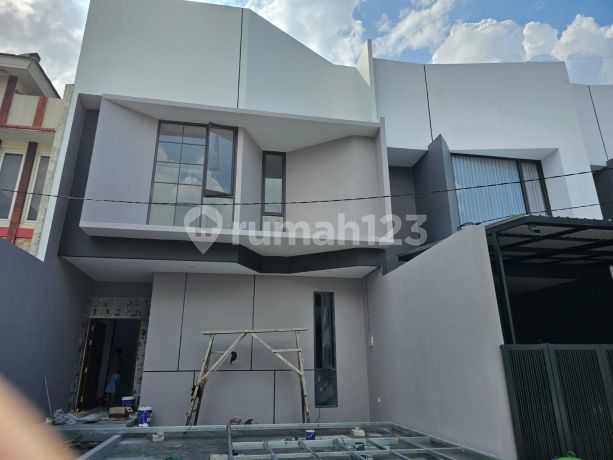 Rumah Baru 2 Lantai Kalikepiting, Kec. Tambaksari, Surabaya Timur. Dekat Raya Dharmahusada Indah, Gubeng, Galaxy Mall, Kampus Widya Mandala Kalijudan, Kampus Unair, Rsia Waron Hospital, Rsud Dr. Soetomo, Babatan Pantai, Pakuwon City, Mulyosari, Sutorejo, 