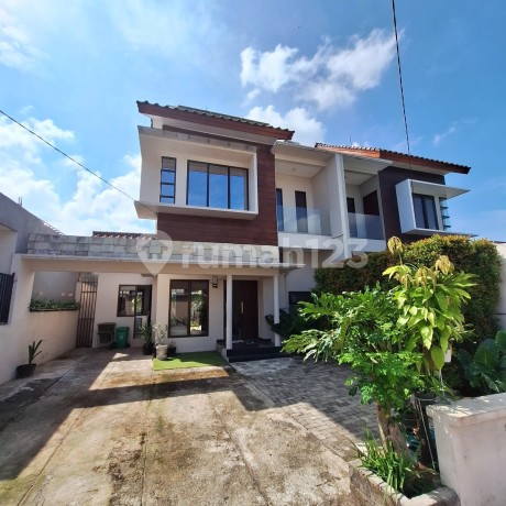 Modern house in the Riverside Park complex, Mataram City