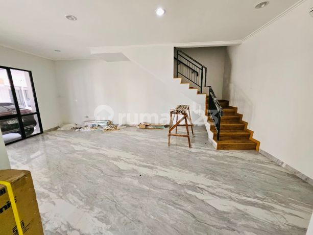 Nice House in Pik2, Kosambi. Tangerang. Size 8X12.5m. 2 Floors. Semi-Furnished. Renovated. Move-in Ready. 3.15M Negotiable!!!