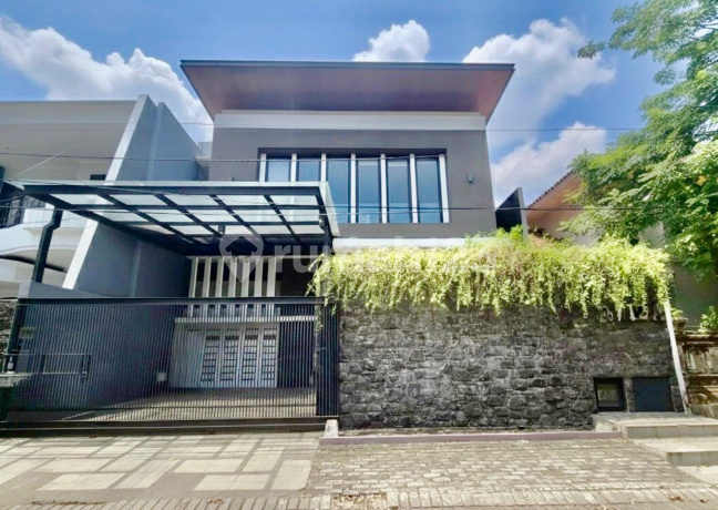 Affordable Luxury 2.5-Story Minimalist House in Galaxy Bumi Permai Araya