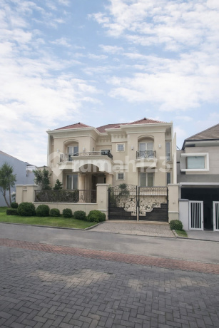 Luxury 3-Story Ready-to-Use House Cheap Citraland Raya Luxury 3-Story Ready-to-Use House Cheap Citraland Raya